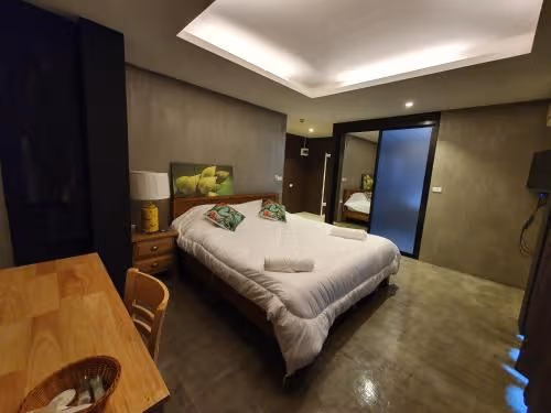 Deluxe Room for 2 People - Non-Smoking