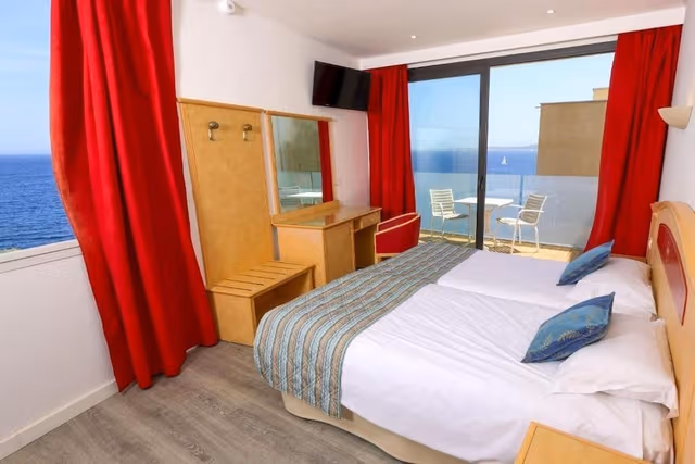 Standard Quadruple Room, Partial Sea View