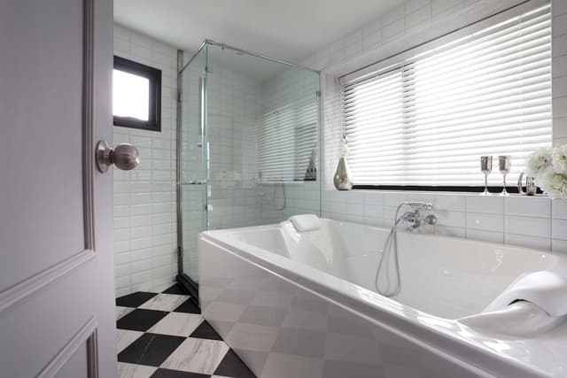 Premier Double Room, Jetted Tub (Street View)
