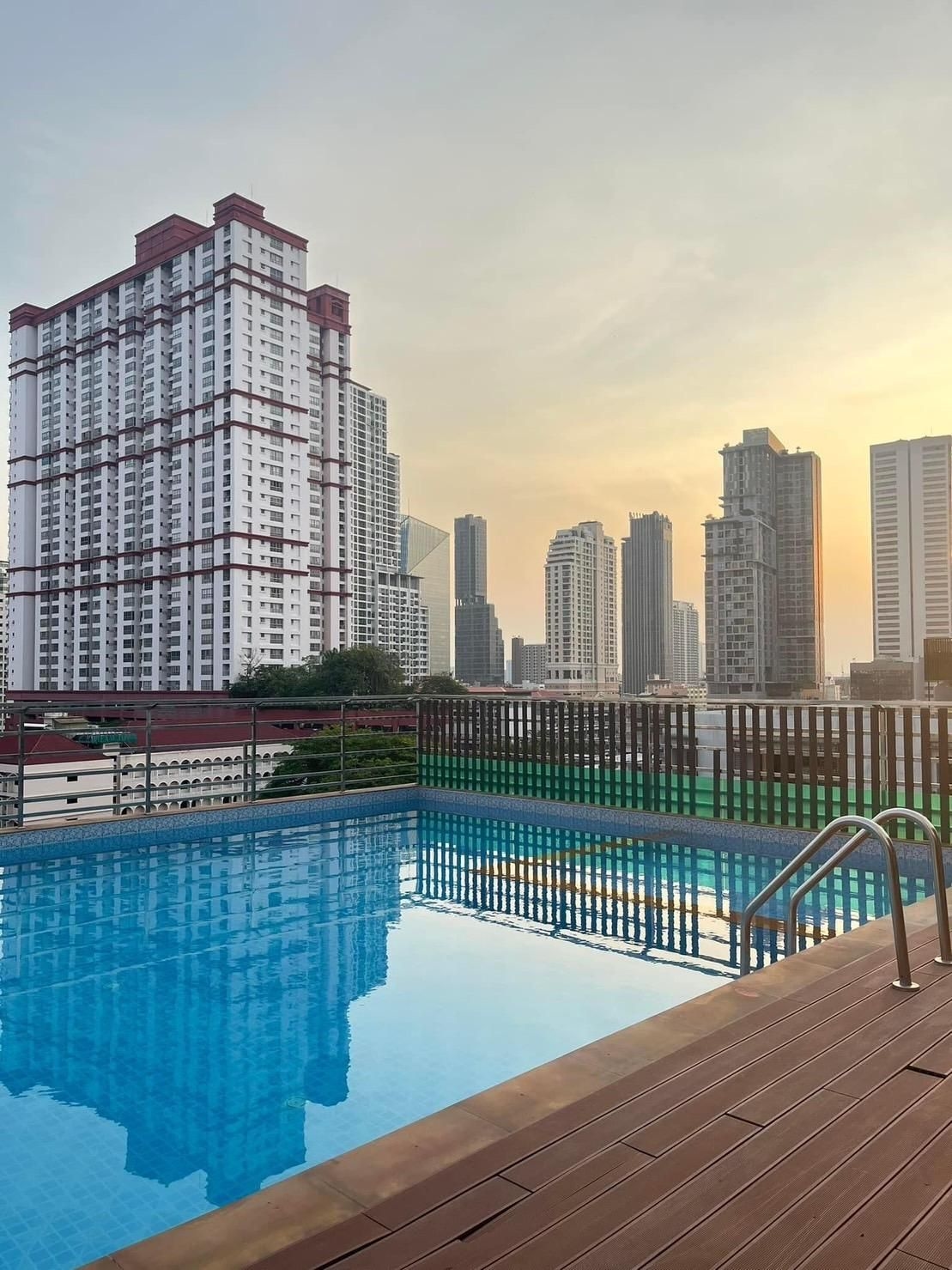 โรงแรมท็อปไฮ แอร์พอร์ตลิงค์ (Top High Airport Link Hotel)0