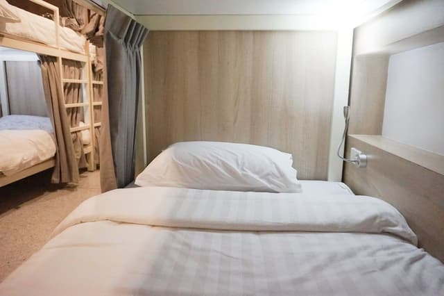 5 Beds Female Dormitory with Shared Bathroom