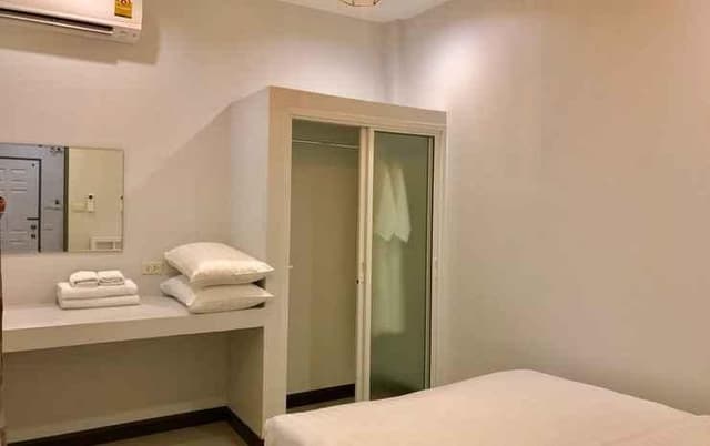 1 House 1 Bedroom