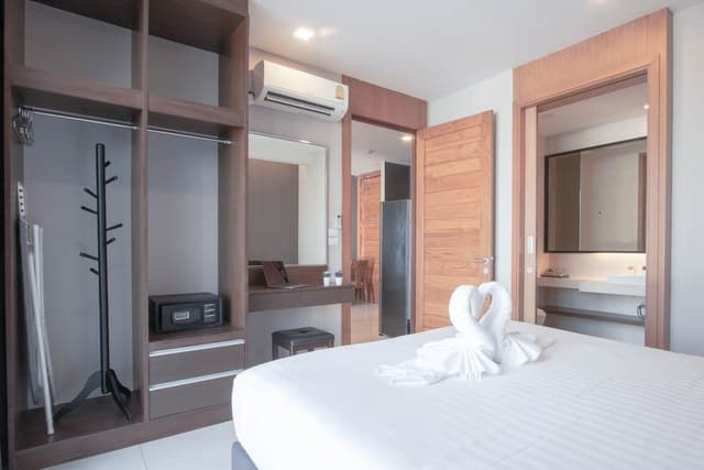 Deluxe King Suite