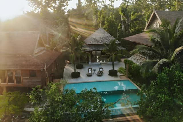Deluxe Villa (Baan Lhong Khao 1)