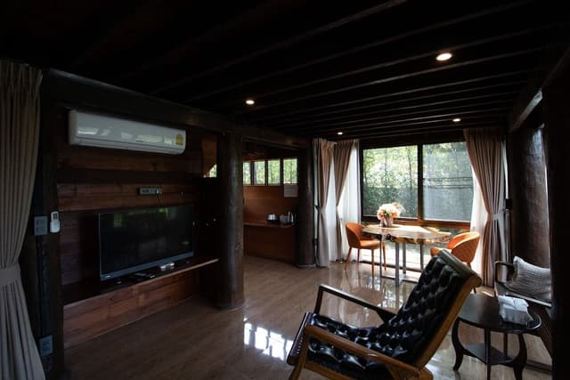 Deluxe Villa (Baan Lhong Khao 1)