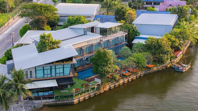 Suite with River View