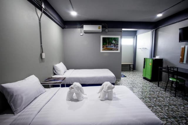 Twin Bed Room