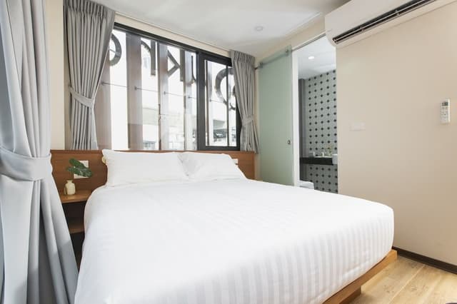 Standard Room, 1 Queen Bed, Non Smoking, City View