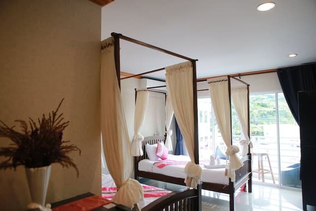 Deluxe Twin Bed