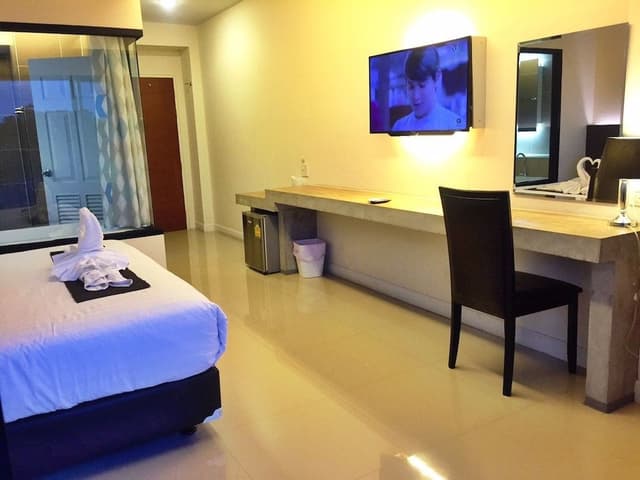 Deluxe Double Room with Bathtub