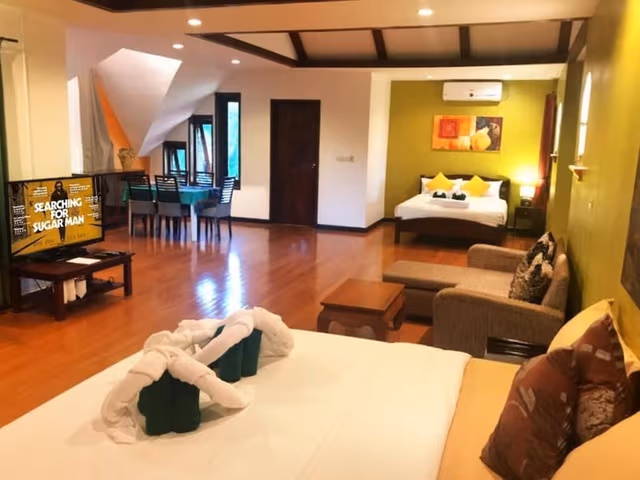 Deluxe Family Suite With Pool View