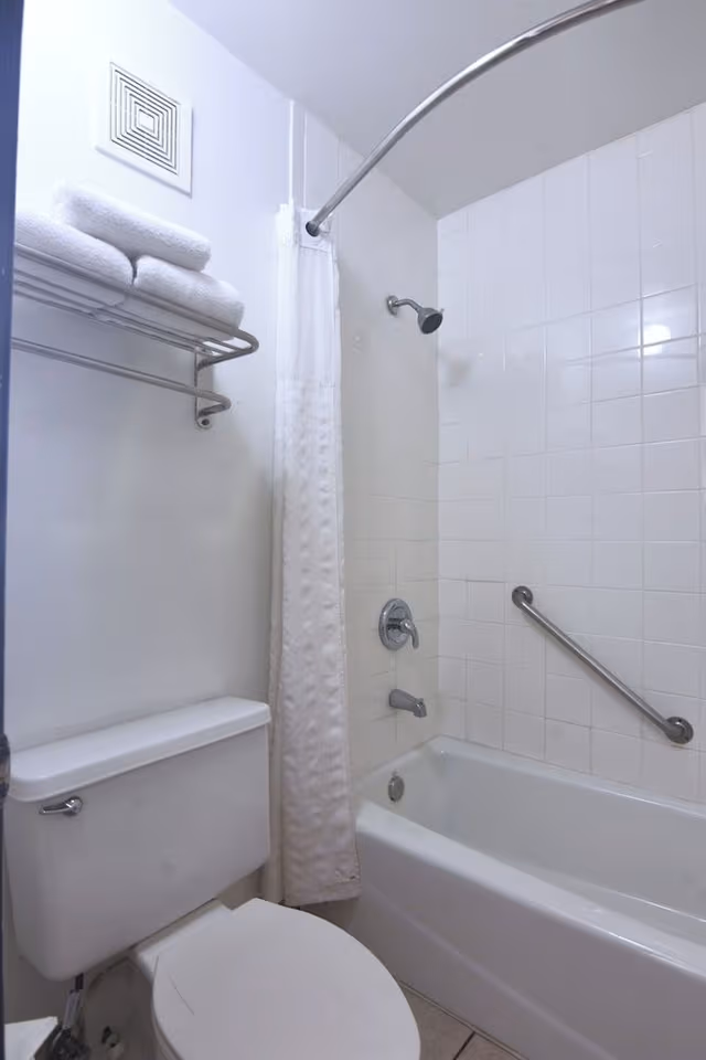 Standard Room, 2 Queen Beds, Non Smoking, Refrigerator & Microwave (Pet Friendly)