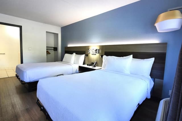 Standard Room, 2 Queen Beds, Non Smoking, Refrigerator & Microwave (Pet Friendly)