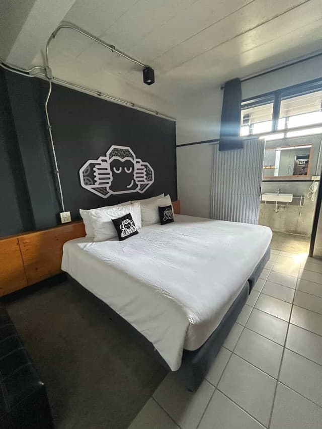 Chimpanzee Pod King Bed