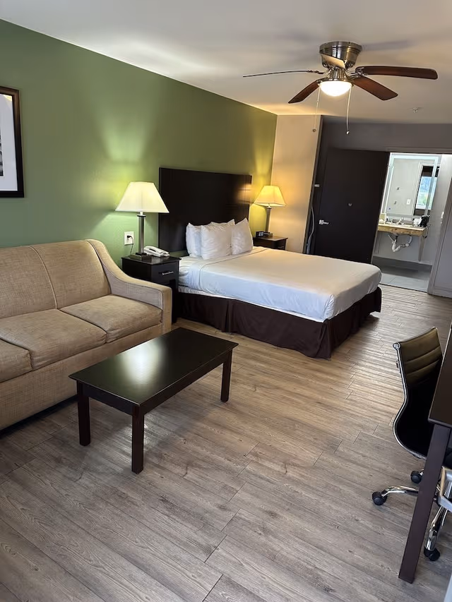 Standard room, 1 King Bed, Smoking