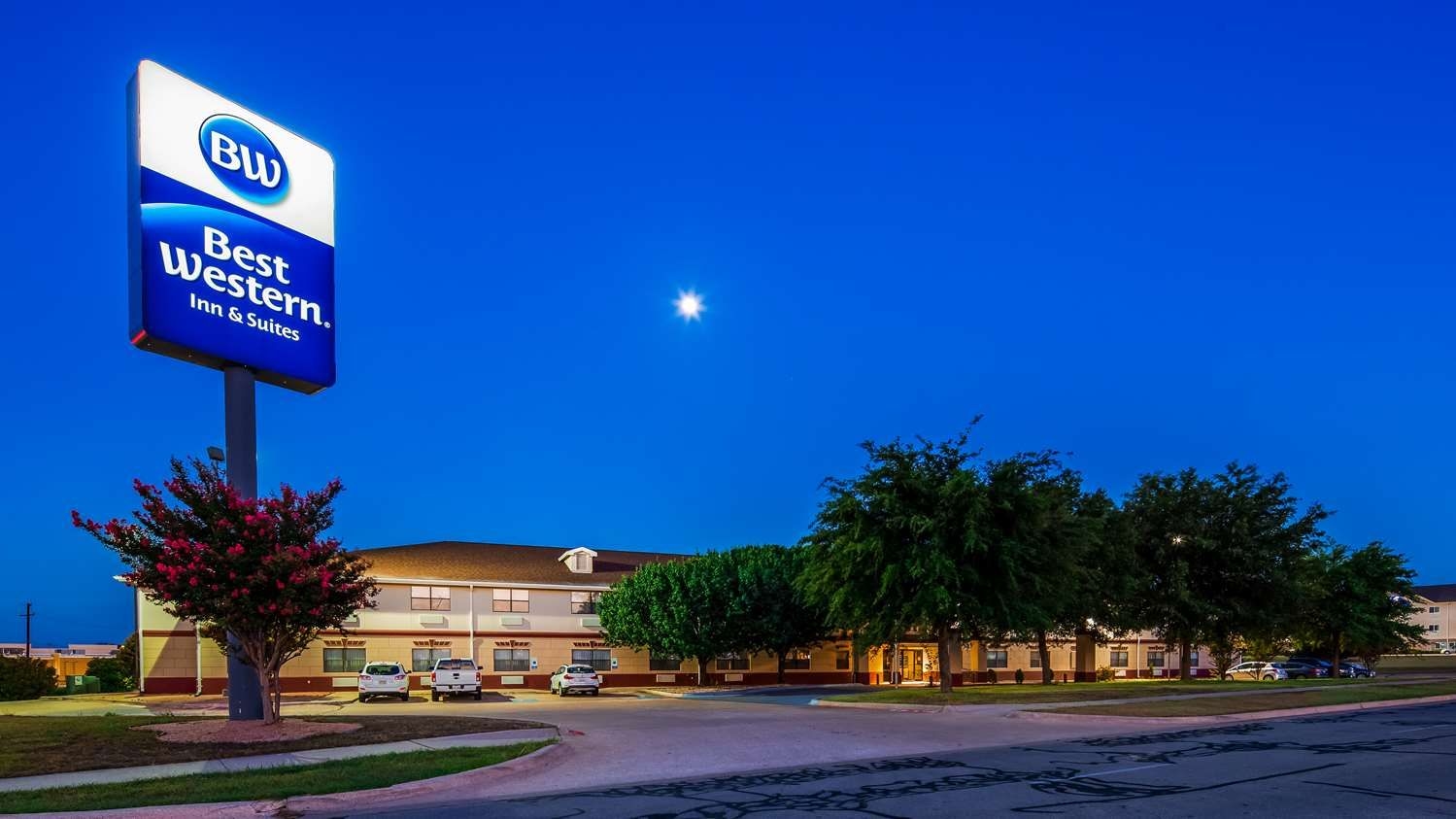 Best Western Inn & Suites0