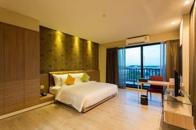 Deluxe Corner Room
