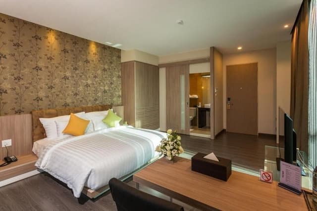 Deluxe Corner Room