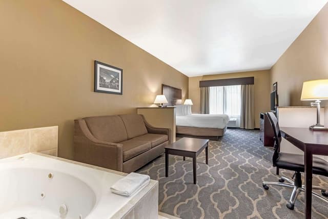 Suite, 1 King Bed, Non Smoking, Jetted Tub