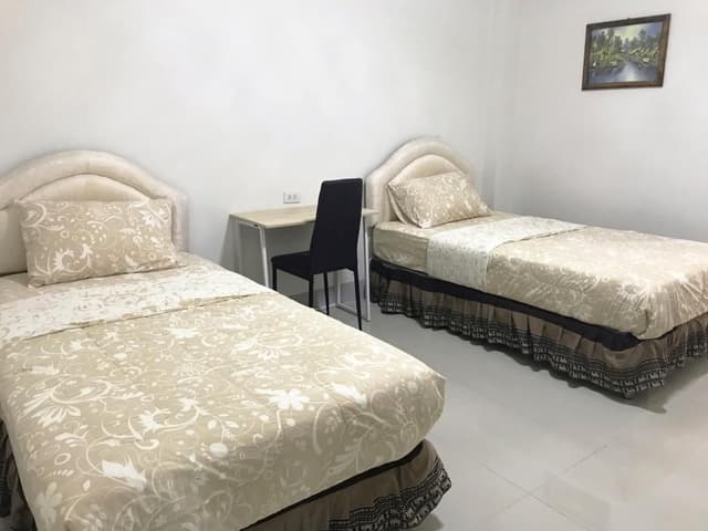 Studio Apartment Twin Bed