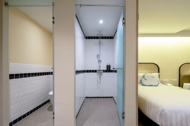 Deluxe Double or Twin (No Window)
