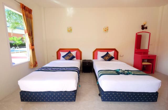 Twin - Bedroom