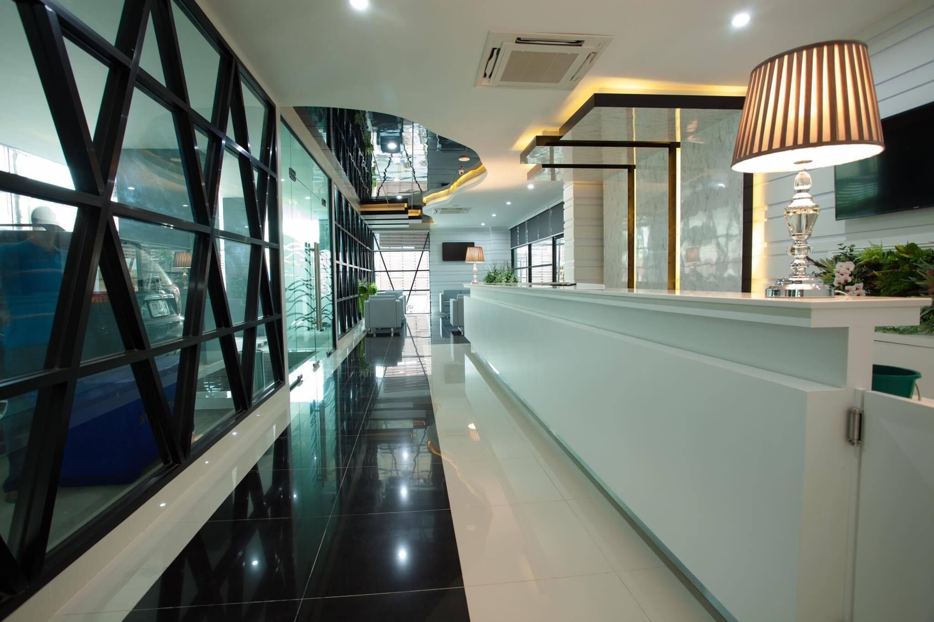 โรงแรมธารบุรี (Thanburi Hotel)2