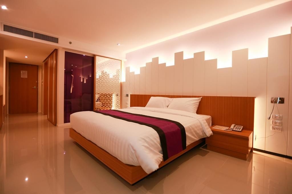เดอะ วิสเปอร์ โฮเทล (The whisper hotel)1