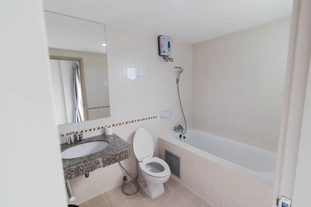 Standard - 1 Double Bed with Bathtub
