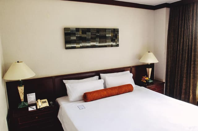Standard Corner Room, City View