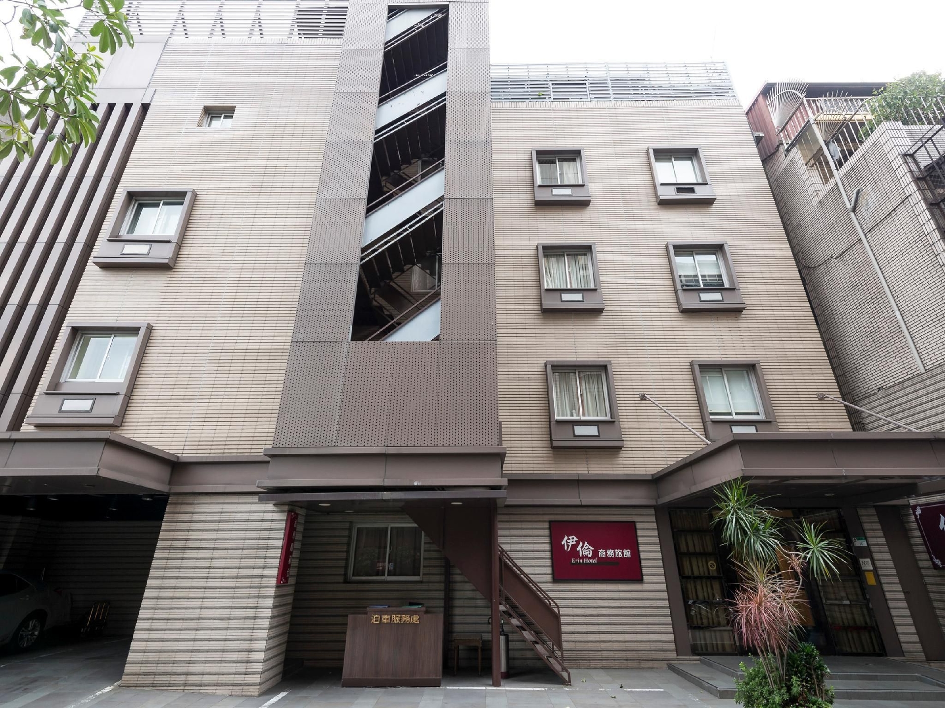 โรงแรมเอริน (Erin Hotel)0