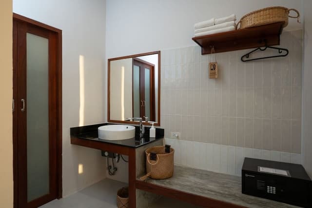Villa Lake View King Bed