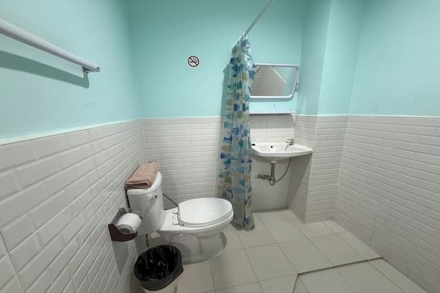 Quadruple Room, No Windows