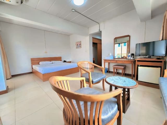 Grand Room, 1 King Bed