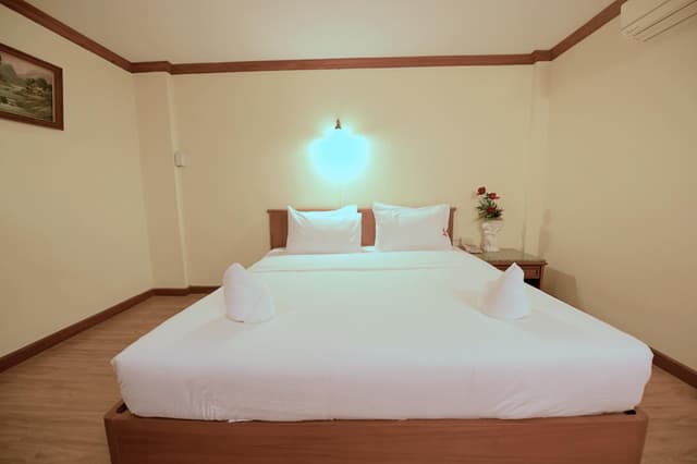 Deluxe King Bed Room