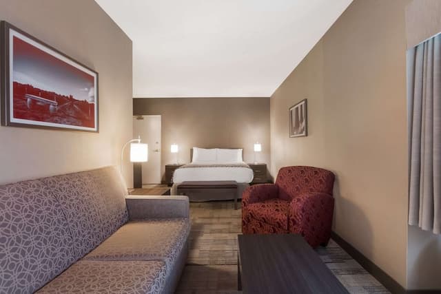 Superior Suite, 1 Queen Bed with Sofa bed, Non Smoking, Jetted Tub (with Sofabed)