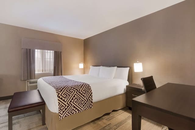 Superior Suite, 1 King Bed with Sofa bed, Non Smoking, Jetted Tub (with Sofabed)