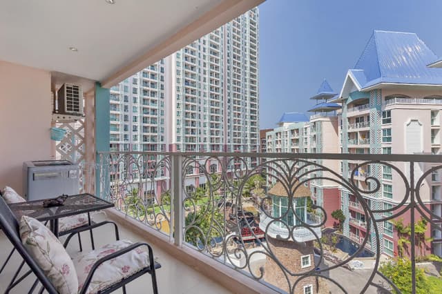 1 King 2 Room Executive Suite