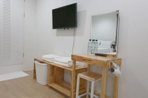 INTERest POSHTEL4