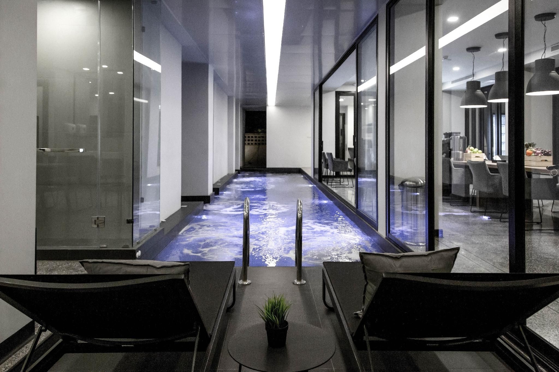 โรงแรมครูว์ (CREW Hotel)2