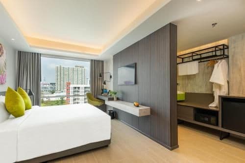 Deluxe City View King Room