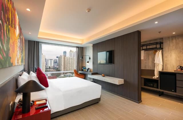 Premier City View King Room