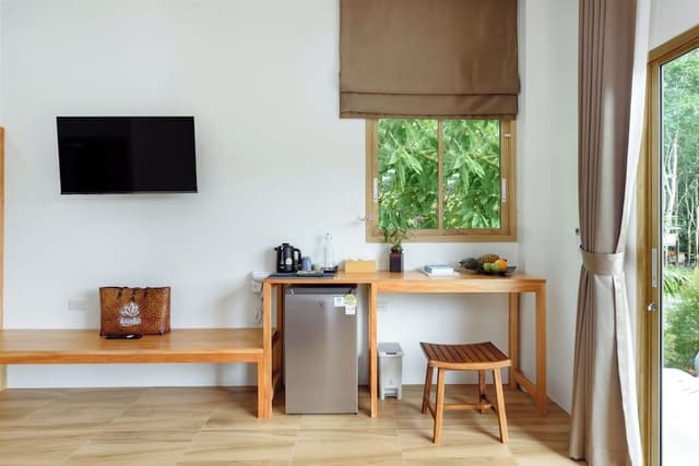 Room, 1 King Bed, Garden View