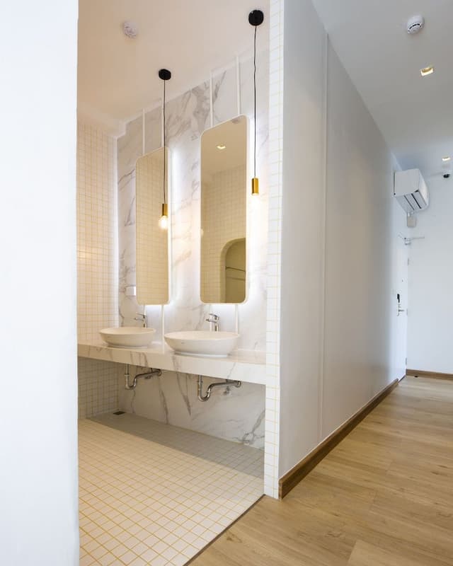 Bed in 12-Bed Mixed Dormitory Room ( En Suite Bathroom)