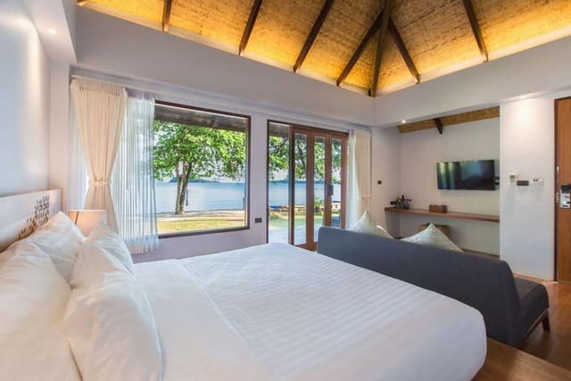 Beachfront Deluxe Villa