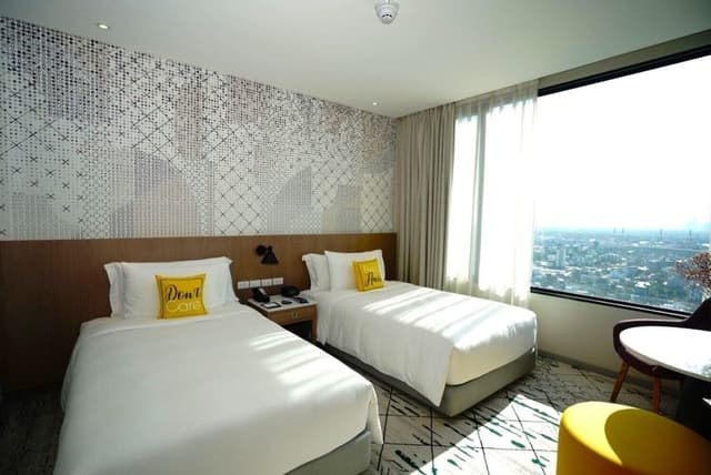 Superior Skyline Twin Room