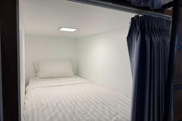 Shared Dormitory, Women only