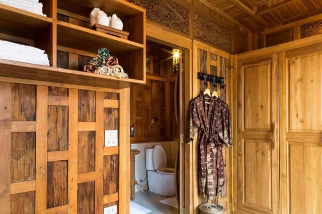 Deluxe Pool Suite
