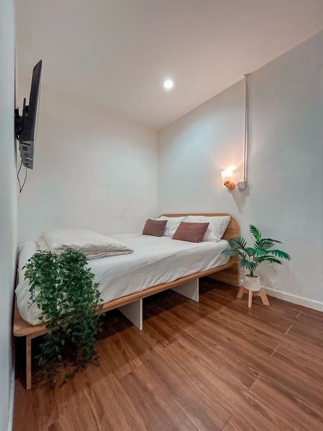 Basic Double Room, 1 Queen Bed