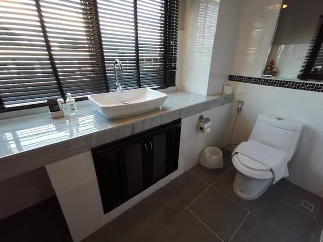 Deluxe Quadruple Room, City View